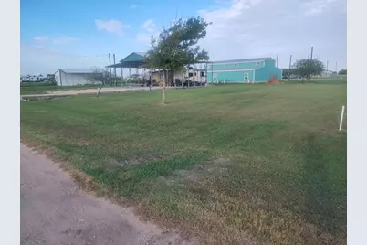 38 Squid, Palacios, TX 77465 - Photo 3