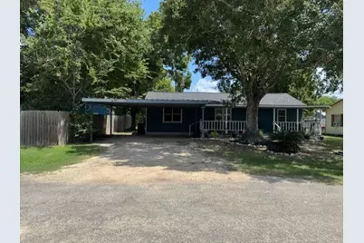 312 Magnusson, Palacios, TX 77465 - Photo 3