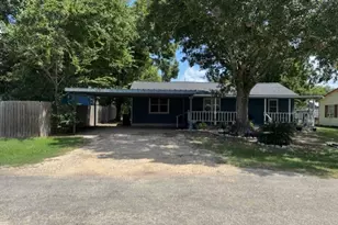 312 Magnusson, Palacios, TX 77465 - Photo 3