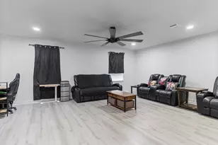 910 7th St, Bay City, TX 77414 - Photo 7