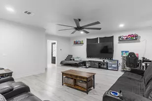 910 7th St, Bay City, TX 77414 - Photo 9