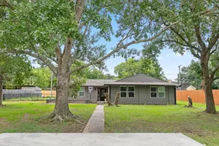 910 7th St, Bay City, TX 77414 - Photo 3