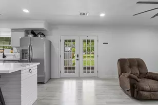 910 7th St, Bay City, TX 77414 - Photo 17