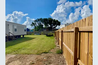 555 Center, Matagorda, TX 77457 - Photo 3