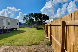 555 Center, Matagorda, TX 77457 - Photo 3