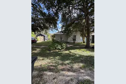319 Morton, Palacios, TX 77465 - Photo 1