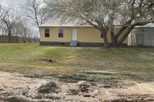 625 Lakeview Dr, Markham, TX 77414 - Photo 1