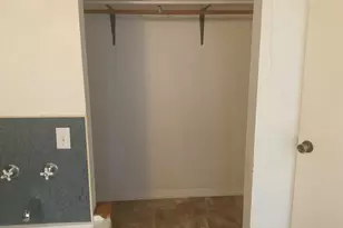 625 Lakeview Dr, Markham, TX 77414 - Photo 5