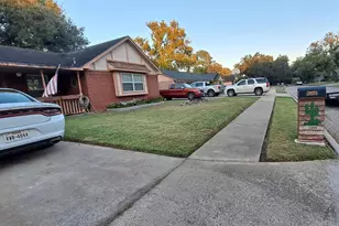 2009 Stones throw Dr, Bay City, TX 77414 - Photo 3