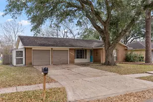 2005 Candlewood, Bay City, TX 77414 - Photo 3