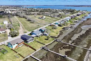 401 E Bayshore Dr, Palacios, TX 77465 - Photo 43