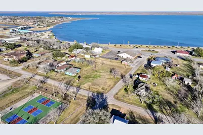 108 Moore Avenue, Palacios, TX 77465 - Photo 3