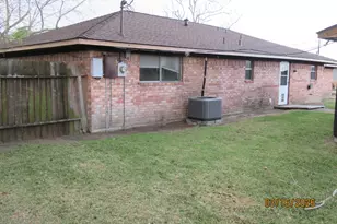 403 Lotus, Lake Jackson, TX 77566 - Photo 5