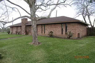 403 Lotus, Lake Jackson, TX 77566 - Photo 3
