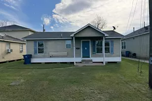 406 Snow Dr, West Columbia, TX 77486 - Photo 1