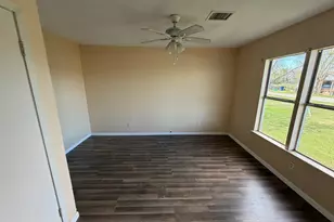 406 Snow Dr, West Columbia, TX 77486 - Photo 5