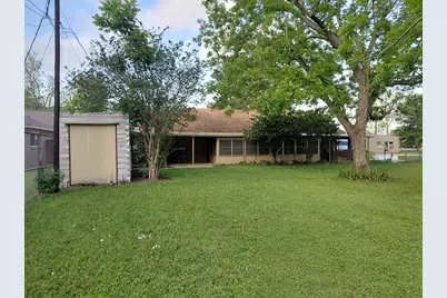 1518 Ave. B, Danbury, TX 77534 - Photo 5
