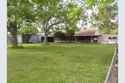 1518 Ave. B, Danbury, TX 77534 - Photo 33