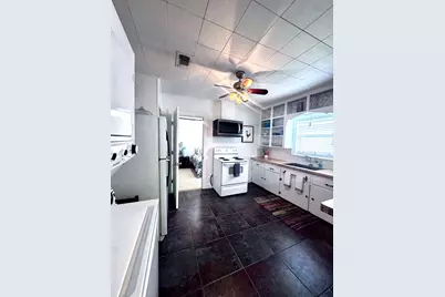 3021 Avenue F, Bay City, TX 77414 - Photo 9