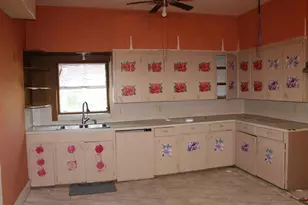 410 Morton Ave, Palacios, TX 77465 - Photo 9