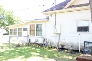 410 Morton Ave, Palacios, TX 77465 - Photo 3