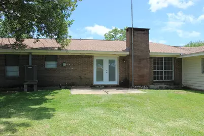 300 Austin, Palacios, TX 77465 - Photo 7