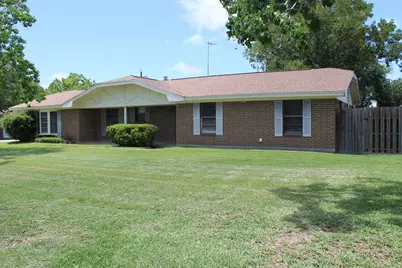 300 Austin, Palacios, TX 77465 - Photo 1