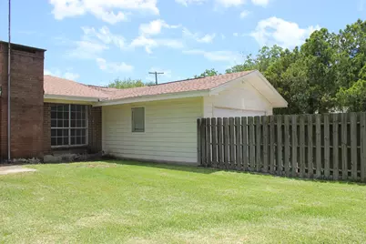 300 Austin, Palacios, TX 77465 - Photo 27
