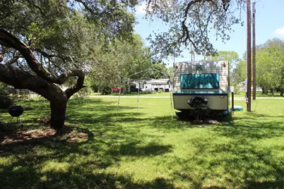 158 Old River Rd, Palacios, TX 77465 - Photo 5