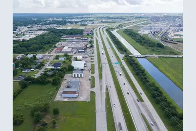 1235 W. Highway 332, Clute, TX 77531 - Photo 9