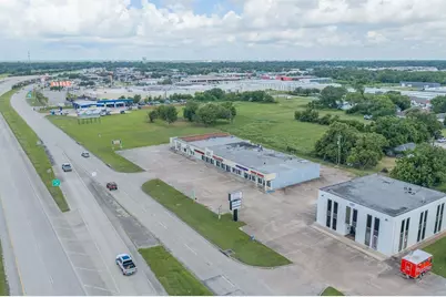 1235 W. Highway 332, Clute, TX 77531 - Photo 3