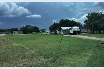 68 Cedar St, Palacios, TX 77465 - Photo 1