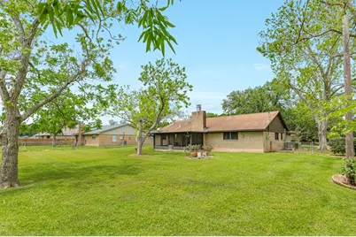 131 Singleton, Jones Creek, TX 77541 - Photo 3