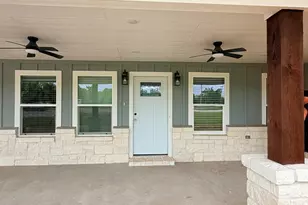 301 301 E San Bernard St, Brazoria, TX 77422 - Photo 1