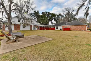 248 Wentworth, West Columbia, TX 77486 - Photo 3