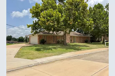 403 Lotus, Lake Jackson, TX 77566 - Photo 5