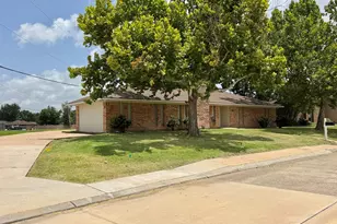 403 Lotus, Lake Jackson, TX 77566 - Photo 5