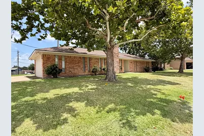 403 Lotus, Lake Jackson, TX 77566 - Photo 3