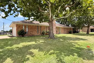 403 Lotus, Lake Jackson, TX 77566 - Photo 3