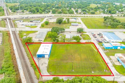 412 S. Chenango, Angleton, TX 77515 - Photo 3