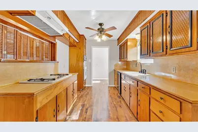 412 Daffodil, Lake Jackson, TX 77566 - Photo 15
