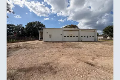 314 N 11th St, West Columbia, TX 77486 - Photo 1