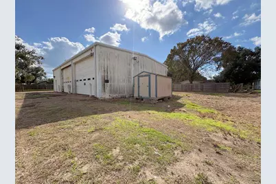 314 N 11th St, West Columbia, TX 77486 - Photo 5