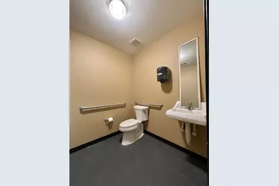 500 E Plantation, Clute, TX 77531 - Photo 19