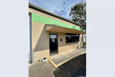 500 E Plantation, Clute, TX 77531 - Photo 9