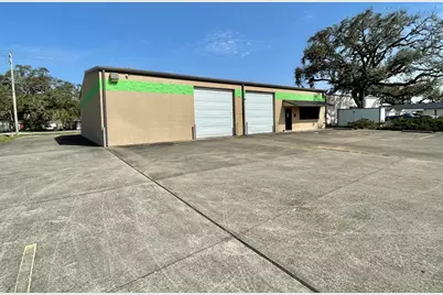 500 E Plantation, Clute, TX 77531 - Photo 5