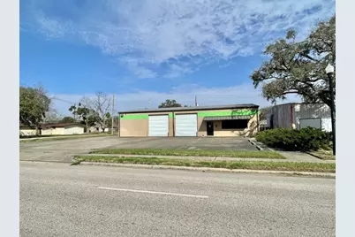 500 E Plantation, Clute, TX 77531 - Photo 7