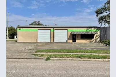 500 E Plantation, Clute, TX 77531 - Photo 1