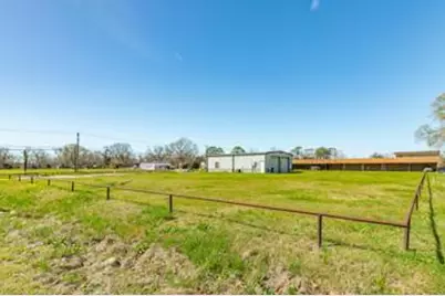 830 E Brazos Ave, West Columbia, TX 77486 - Photo 17