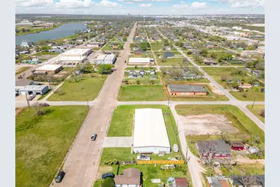 302 South Avenue B, Freeport, TX 77541 - Photo 9